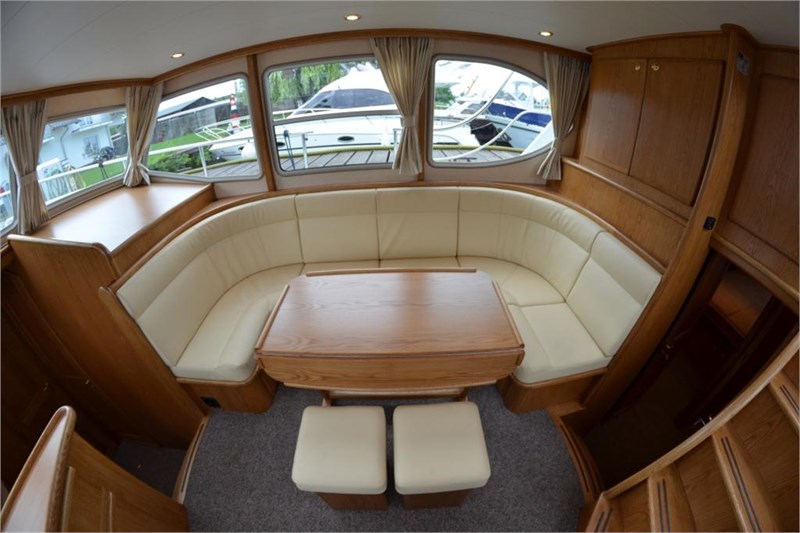Motoryacht_Gruno_38_Cacilda-Wohnraum-Sitzecke