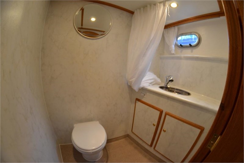 Motoryacht_Gruno_38_Cacilda-toilette