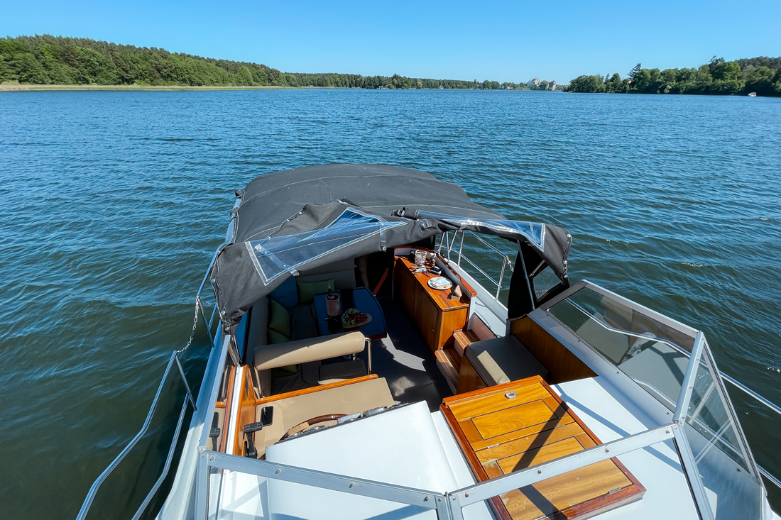 boot-nioerd-blick-auf-steuer