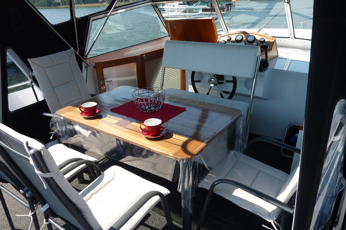 Aussendeck am Steuerstand Motoryacht Maja