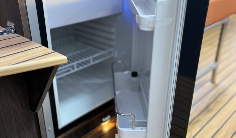 hausboot-nidelv-sira-kueche-kuehlschrank