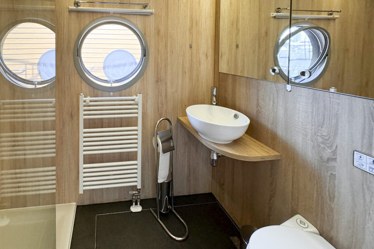 hausboot-spreeperle-bad-wc-dusche