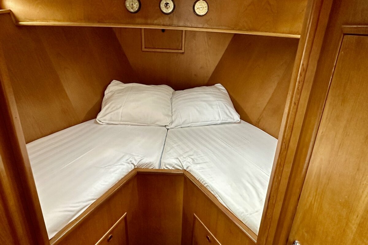 hausboot_pluto_blick_bett_bug