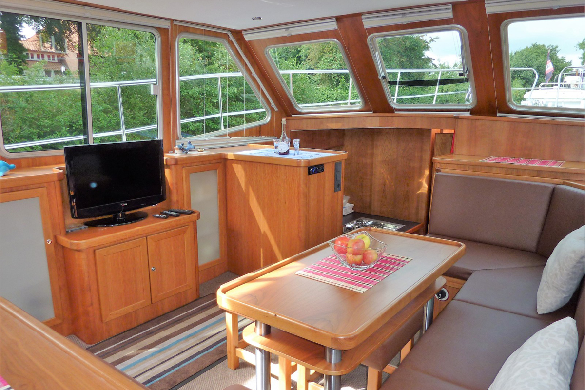 Wohnbereich Motoryacht Maja