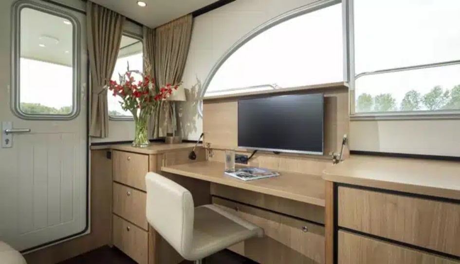 schreibtisch-tv-boot-boleo