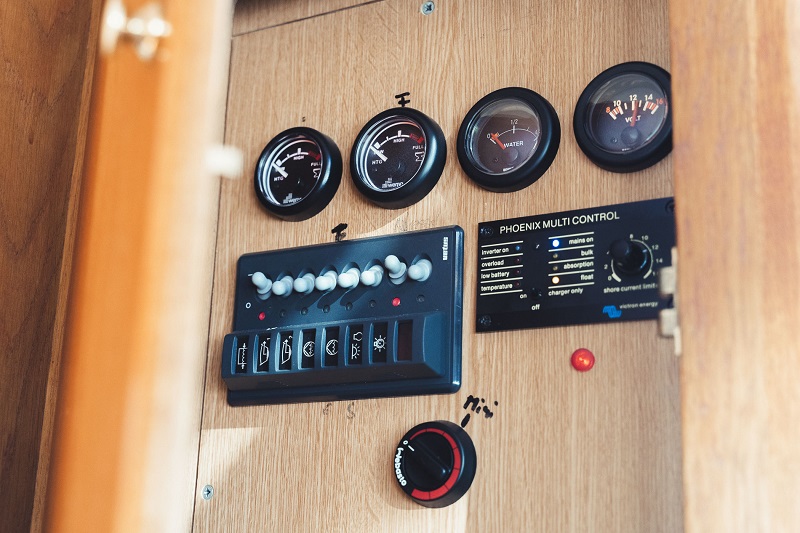 motoryacht-anabell-armaturen