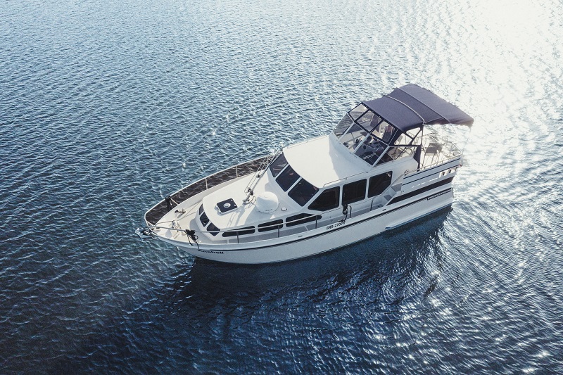 motoryacht-anabell-seitliche-ansicht