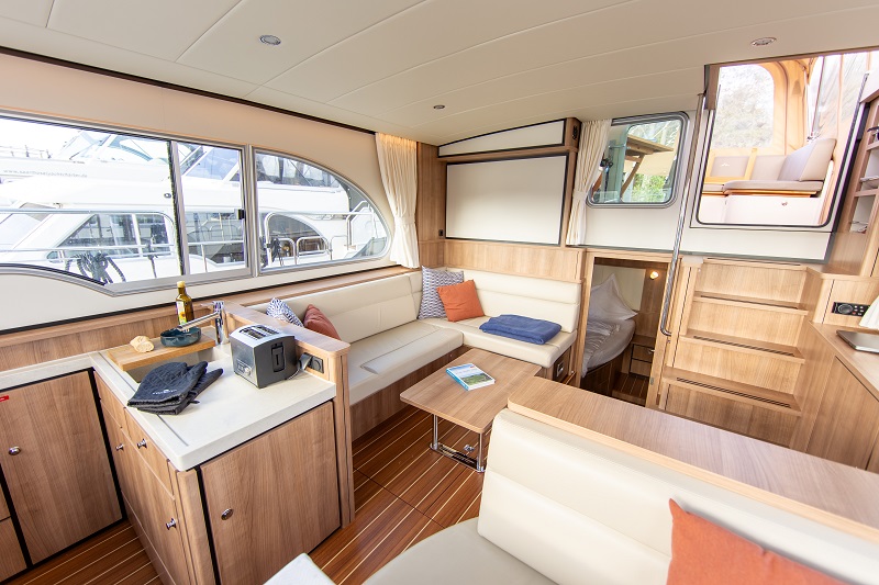salon-sitzecke-boot-regulus