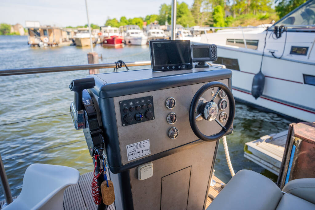 boot-ariella-steuerstand