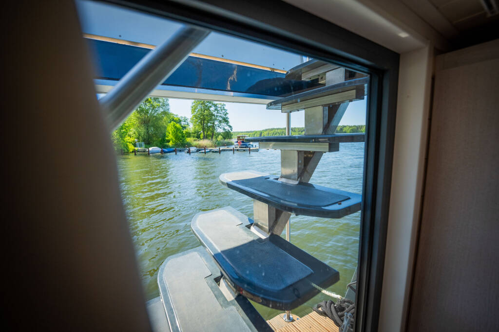 boot-ariella-treppe-dachterrasse