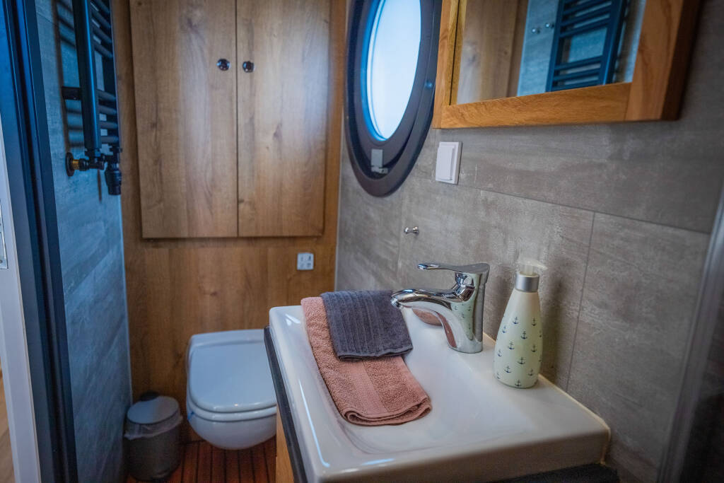 boot-brino-bad-toilette