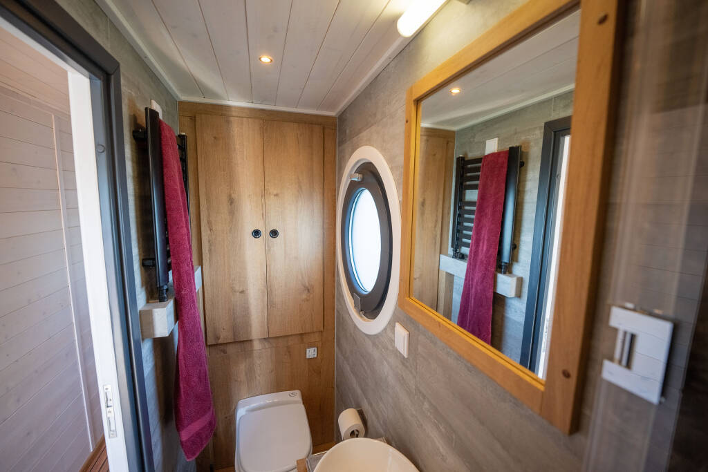 boot-miami-badezimmer-toilette