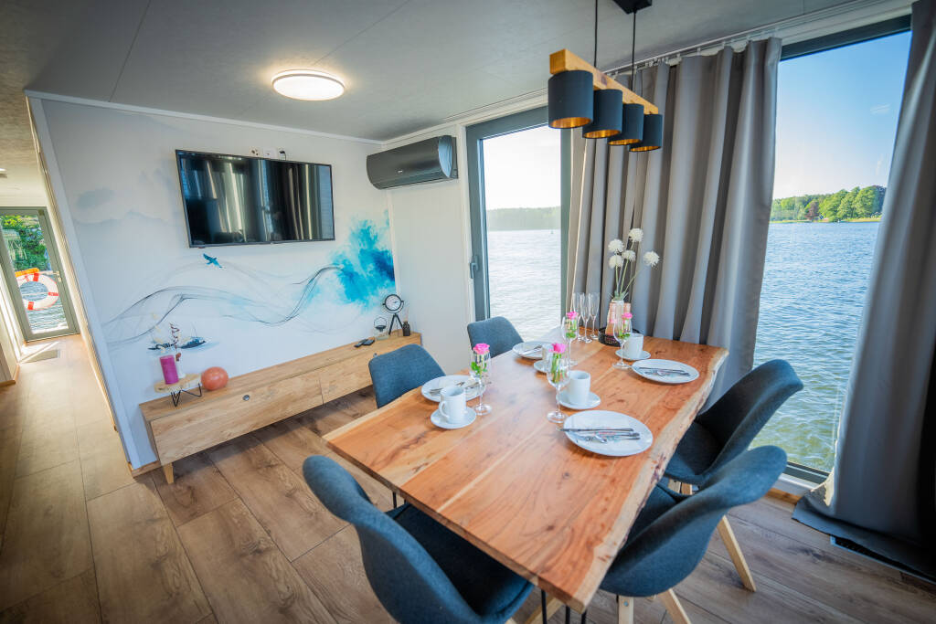 bungalowboot-woma-13-roma-essplatz