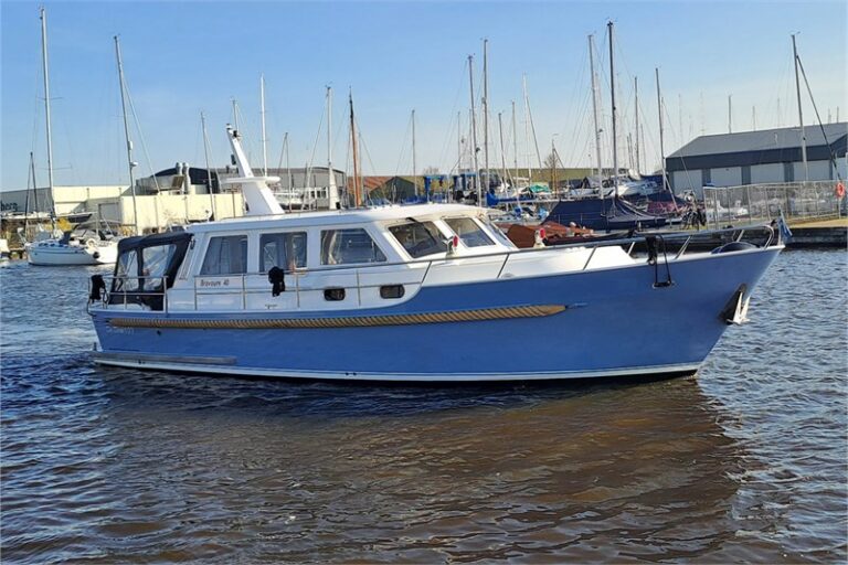 Motoryacht Bravoure 40 Drait 107 - Yachtcharter De Drait