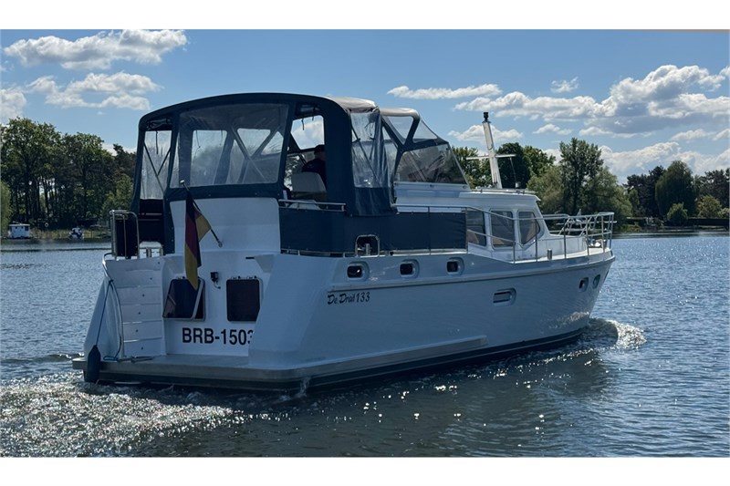 motoryacht_drait_133_heckansicht