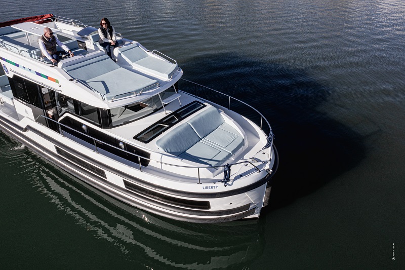 hausboot_liberty_aussenansicht