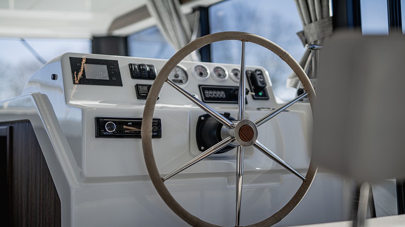 hausboot_liberty_innensteuerstand