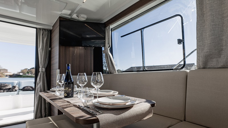 hausboot_liberty_salon_sitzecke