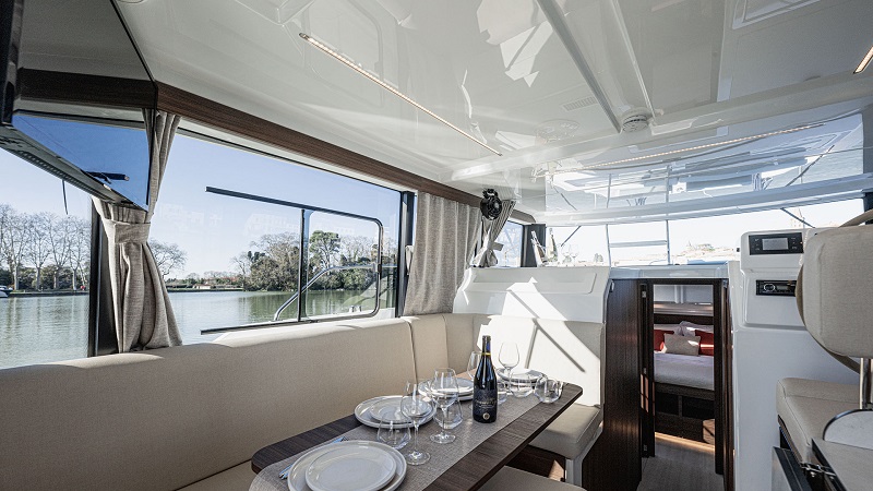 hausboot_liberty_wohnbereich