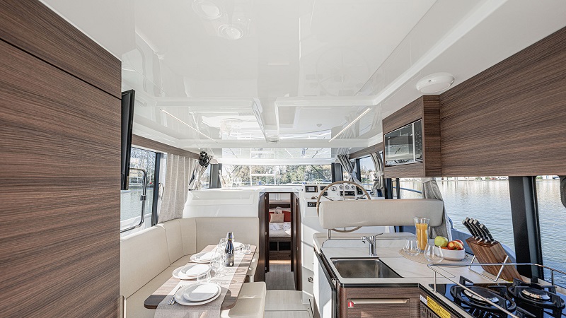 hausboot_liberty_wohnbereich_kueche