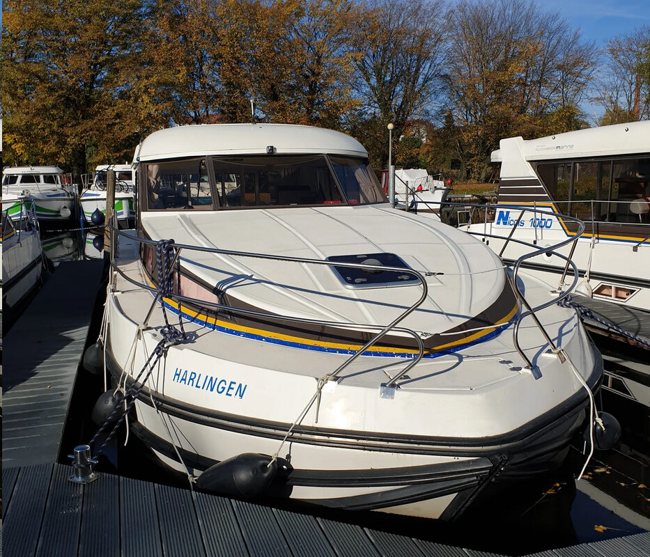 Bugansicht Sedan 1160 am Steg