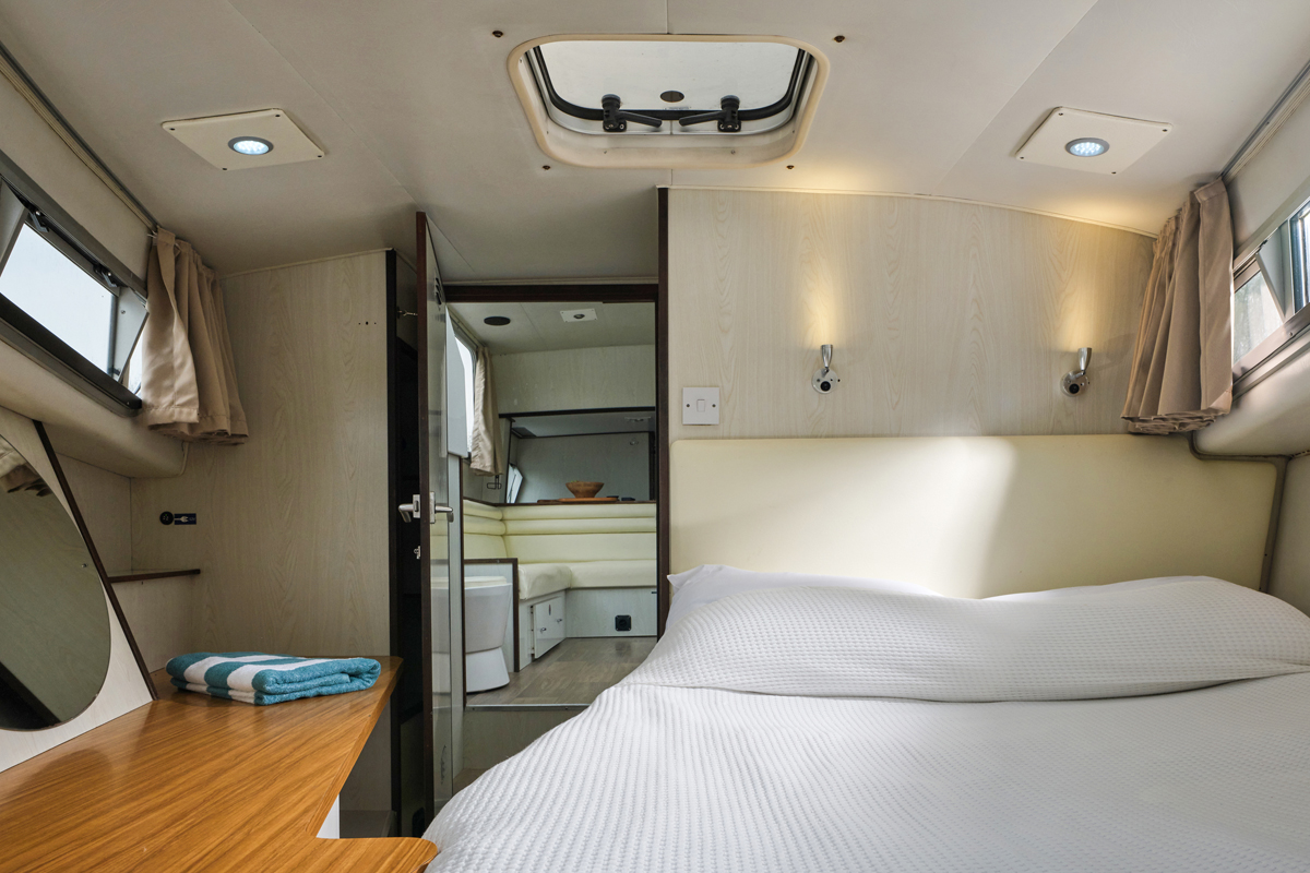 Bugkabine Doppelbett Continentale