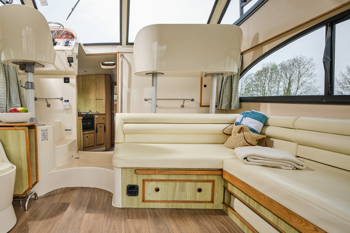 Salon Hausboot Caprice