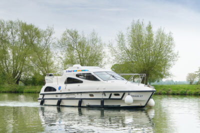 Hausboot Consul in Fahrt