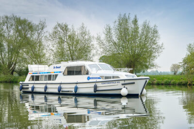 Hausboot Continentale in Fahrt