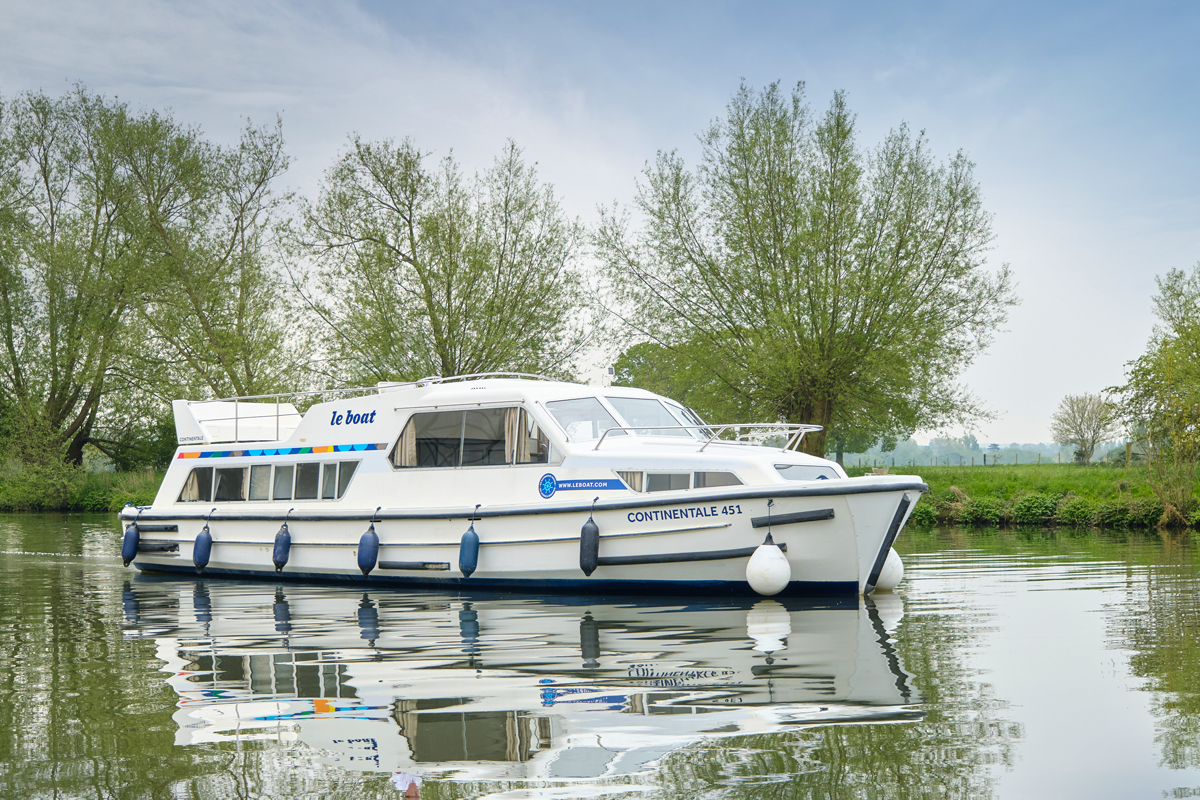 Hausboot Continentale in Fahrt