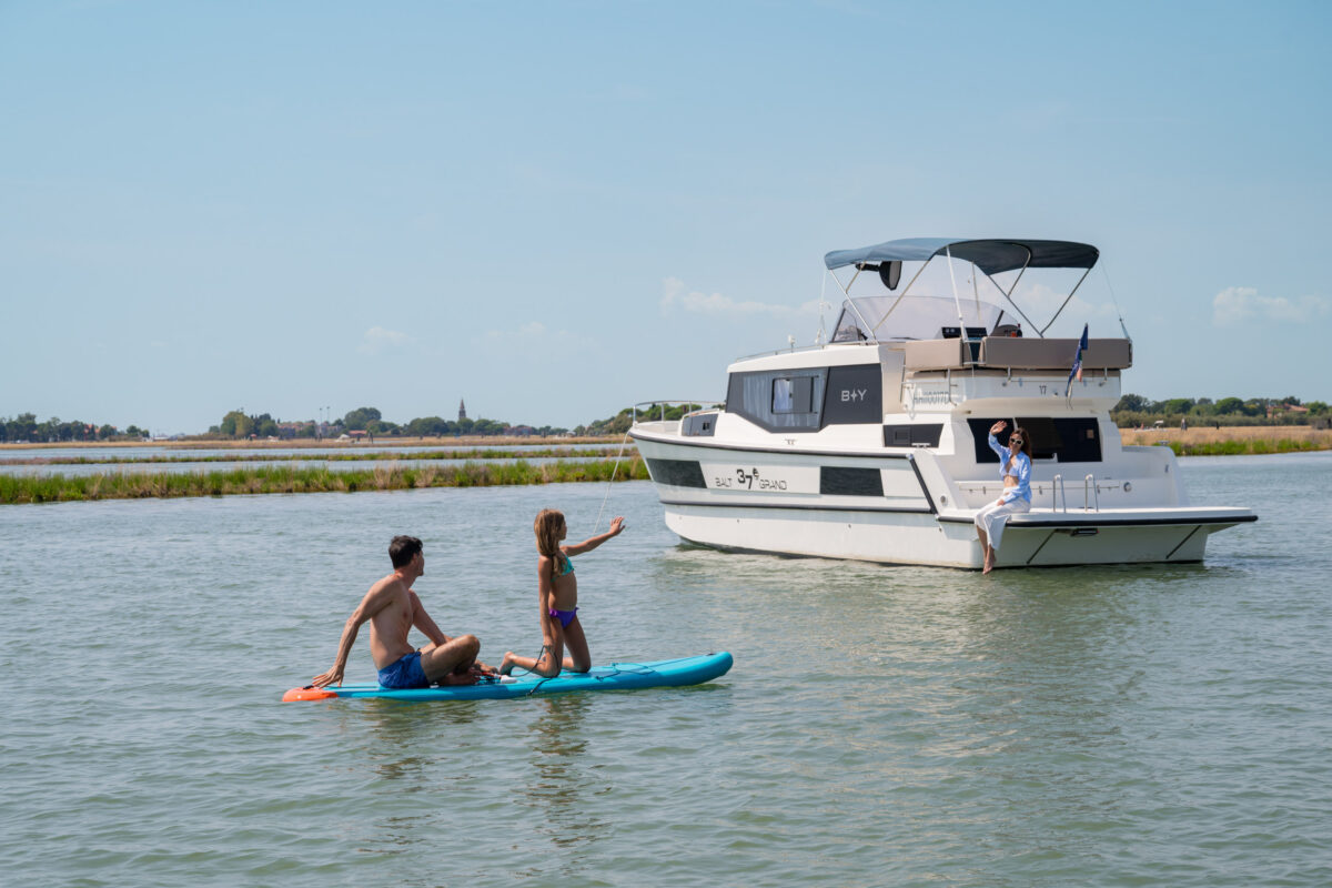 SUP Board und Grand 37 Lagune Venedig