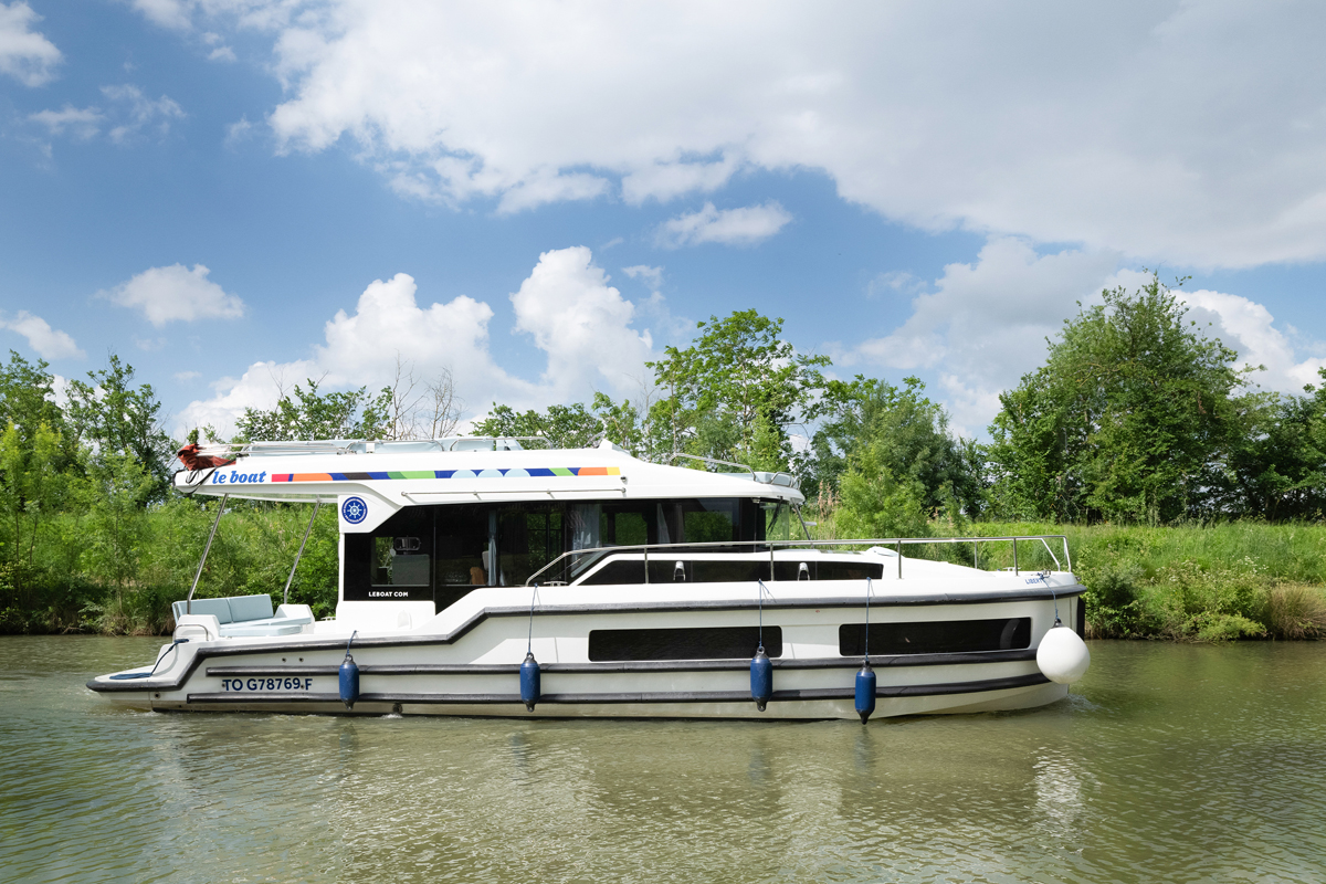 Seitliche Ansicht Hausboot Liberty