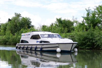 Hausboot Mystique in Fahrt