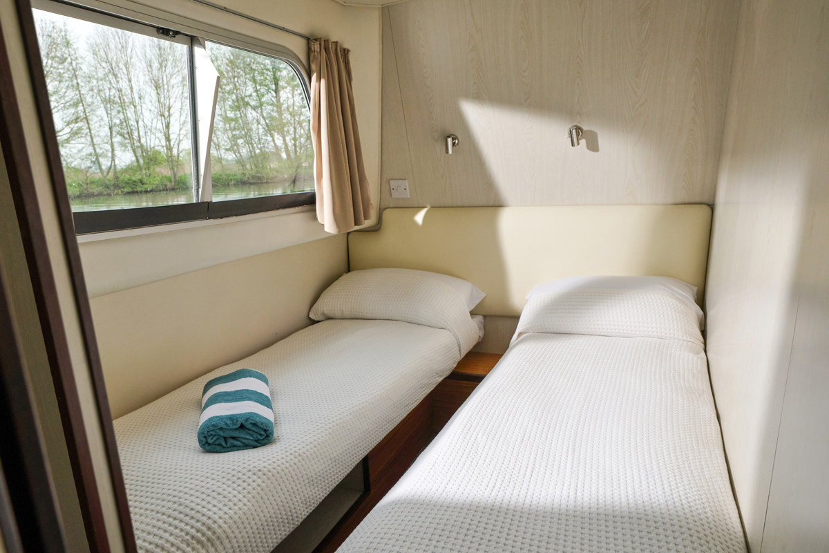 Heckkabine mit 2 Einzelbetten Continentale