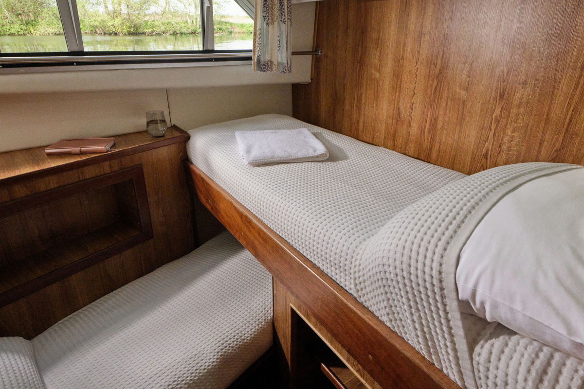 Kabine seitlich mit 2 Einzelbetten