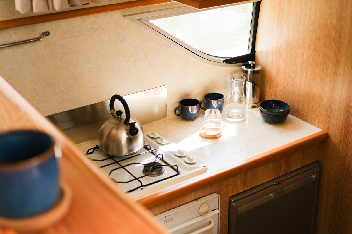 Kueche Hausboot Clipper