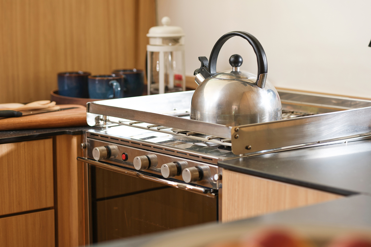 Küche Mystique Boot