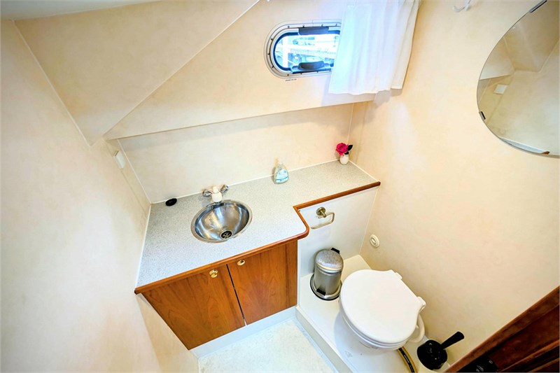 motoryacht_sarah_bad_toilette