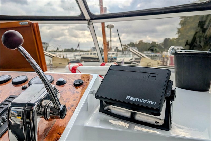 motoryacht_sarah_steuerstand_details