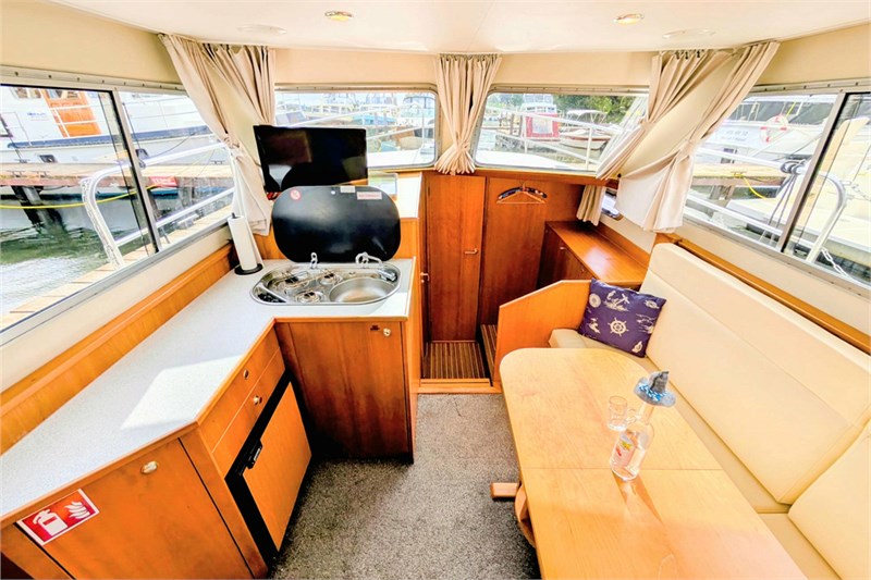 motoryacht_sarah_wohnraum