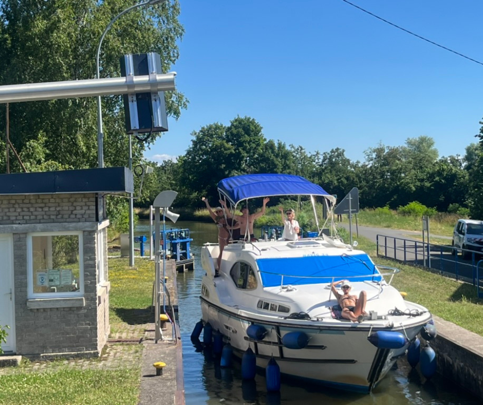 Navig 34 mit Bimini