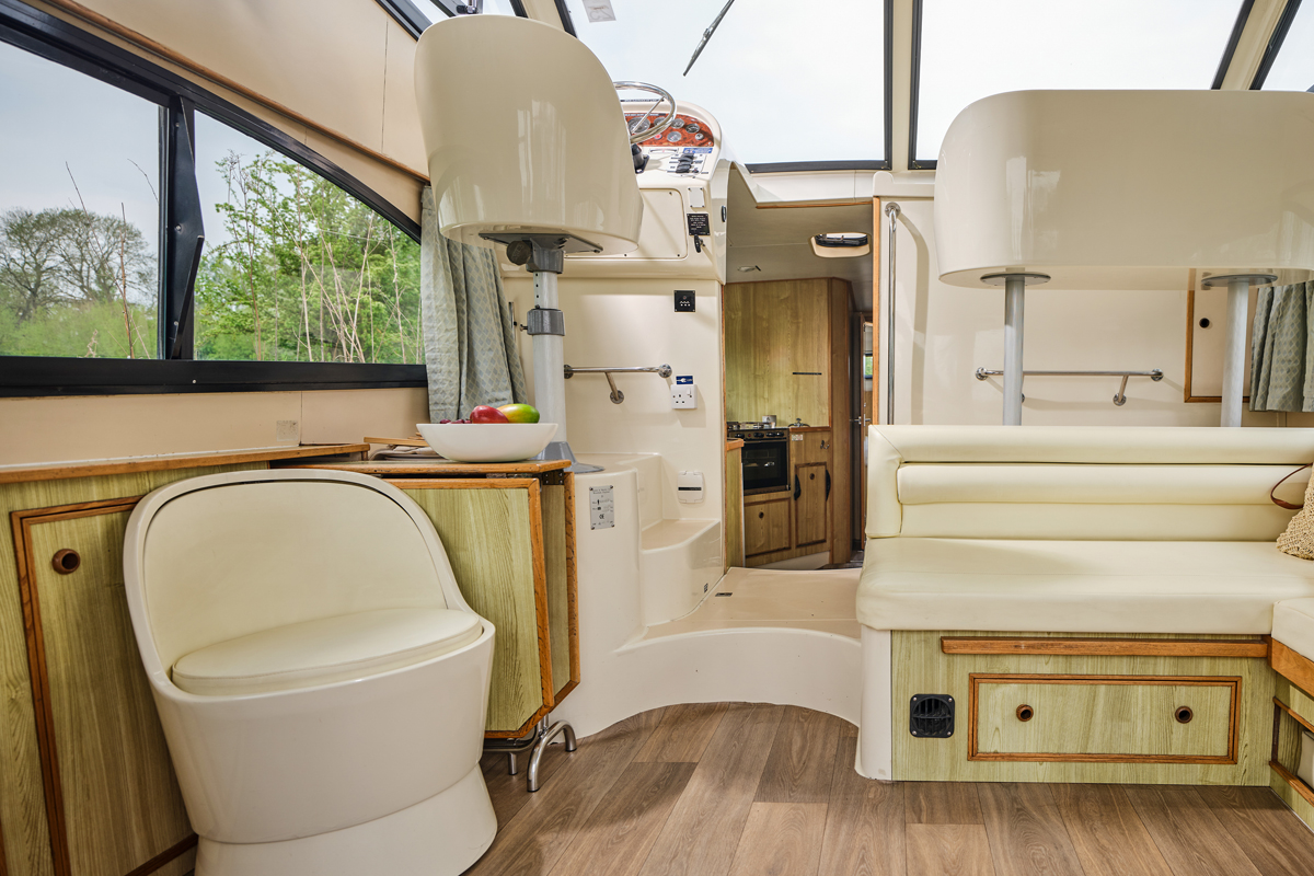 Salon Hausboot Caprice