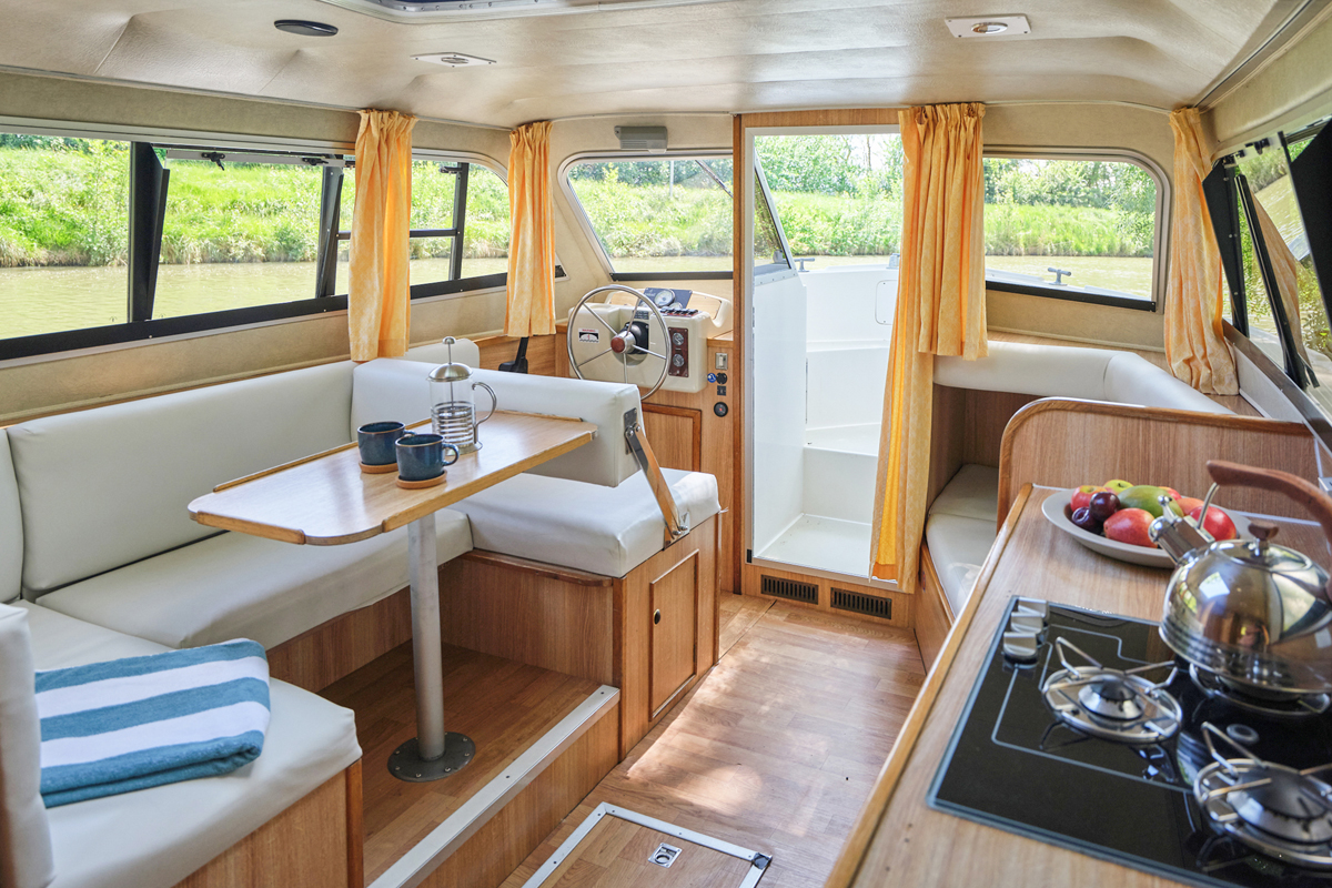Wohnbereich Salon Hausboot Cirrus B