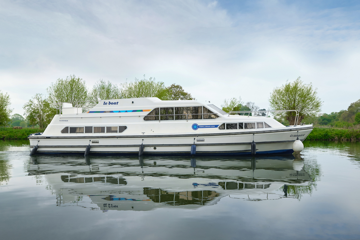 Seitliche Ansicht Hausboot Classique