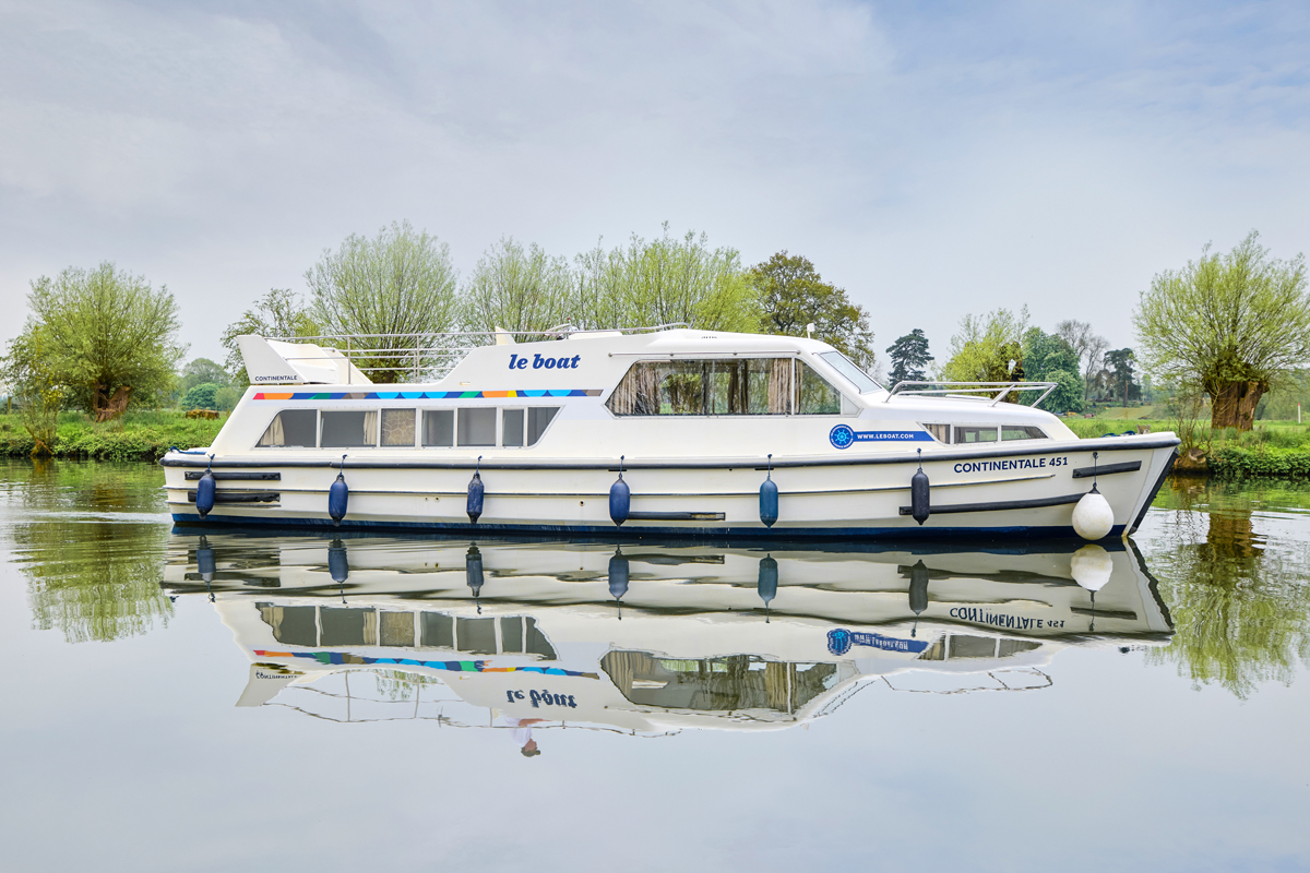 Seitliche Ansicht Hausboot Continentale