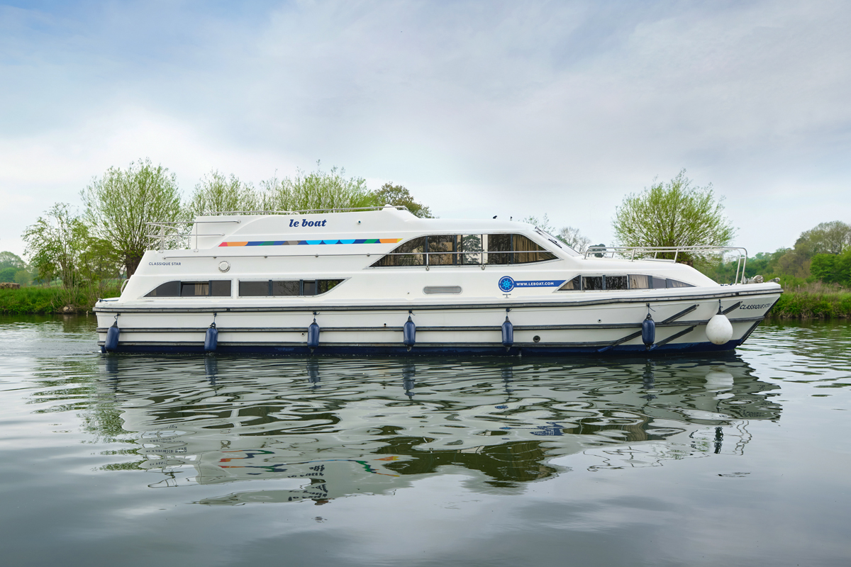 Seitliche Ansicht Hausboot Classique Star