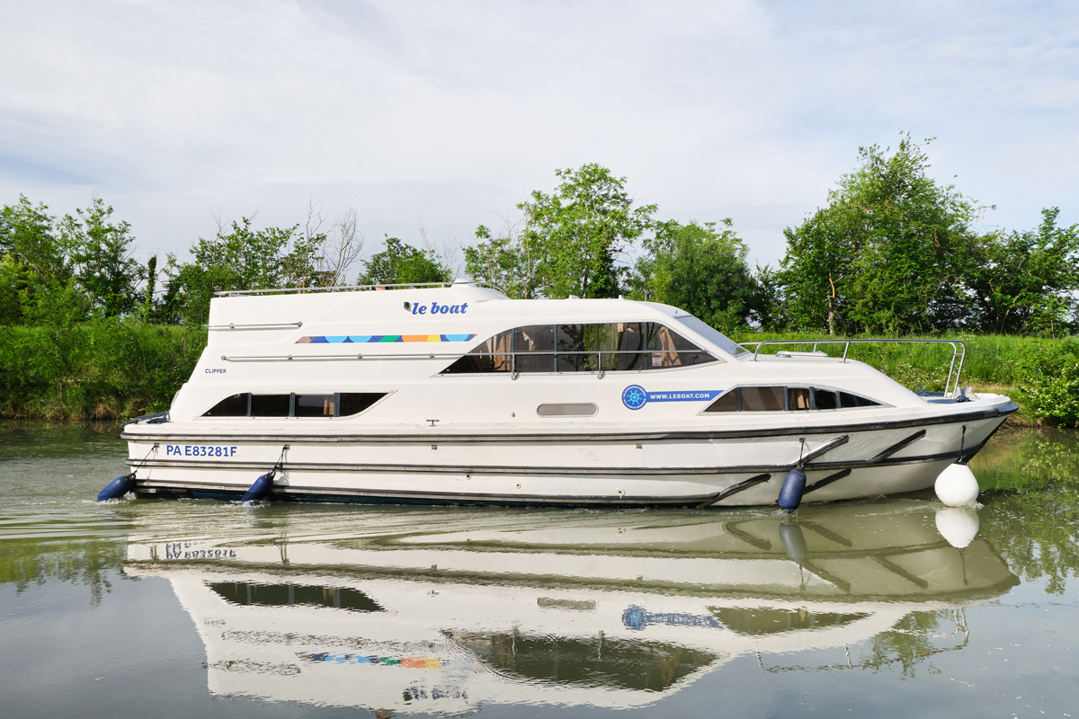 Seitliche Ansicht Hausboot Clipper