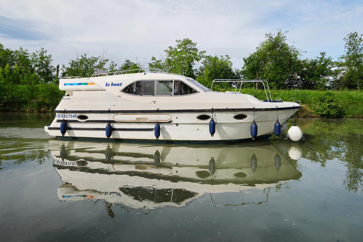 Seitliche Ansicht Hausboot Countess