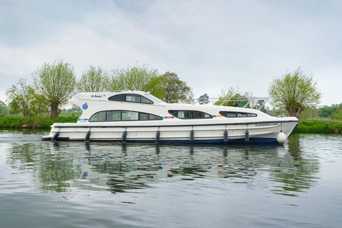 Seitliche Ansicht Hausboot Elegance