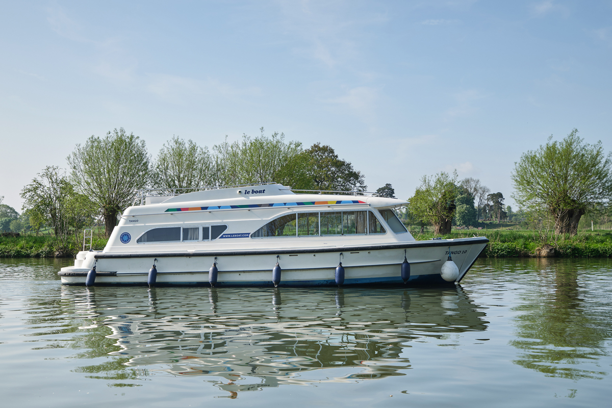 Seitliche Ansicht Hausboot Tango Dancer 2